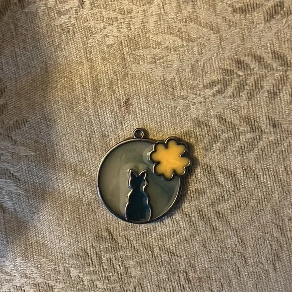 Cat flower charm - Picture 3 of 4